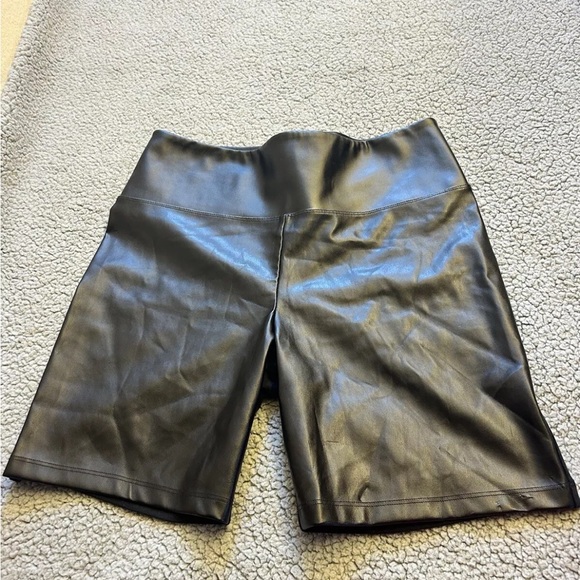 Victoria’s Secret Sport Faux Leather Shorts/ Sz LG - Picture 2 of 5